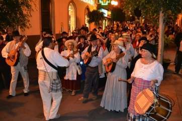 Recorrido de los finaos por las calles de San Gregorio (Foto TA)