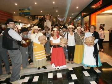 Momento del reparto en le CC El Mirador (Foto TA)