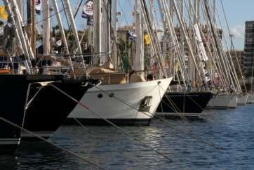 Embarcaciones preparadas para participar en la regata (Foto Jesús Ruiz Mesa)