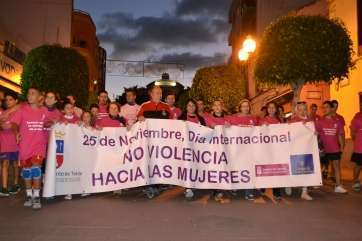 Los participantes en la carrera, minutos antes de iniciarse (Foto TA)