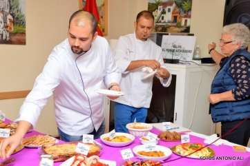 El acto se celebró anoche en la sede del colectivo vecinal (Foto Antonio Alí)
