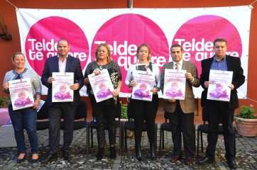 Autoridades municipales y representantes de comercios e instituciones en la presentación (Foto Daniel Ojeda)