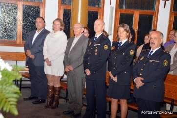 Concejales y representación del CNP en la misa de Caserones Bajos (Foto Antonio Alí)