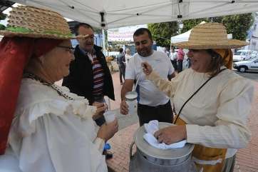 Degustación de la leche con gofio (Foto TA)