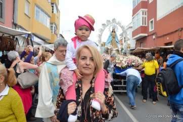 Jinámar a los pocos minutos de salir el trono de la Virgen (Foto TA)