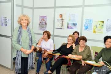 La psicóloga Lucía González durante la ponencia impartida este miércoles en Telde (Foto Antonio Alí)