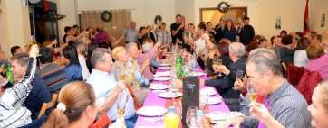 La cena solidaria fue una fiesta de confraternización (Foto Antonio Alí)