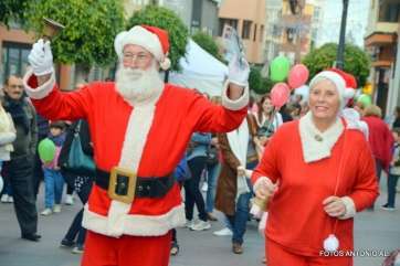Papá y Mamá Noel a su llegada esta tarde a Telde (Foto Antonio Alí)