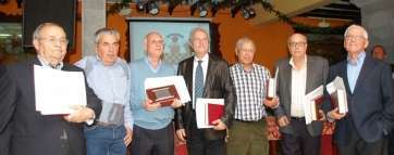 Los siete socios homenajeados (Foto TA)