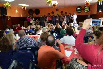 Momento de la actuación del coro (Foto Manuel Basso)