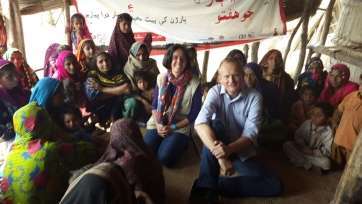 Lola Castro, en el centro de la imagen, en una foto de hace unos días (Foto TA)