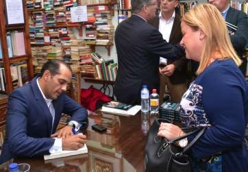 Imagen de archivo de una firma de libros de Juan Verde en Telde (Foto TA)