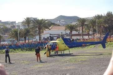 Momento en que los Reyes Magos descienden del helicóptero (Foto TA)