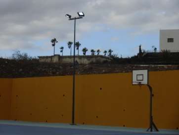 Alumbrado en la cancha de La Primavera (Foto TA)