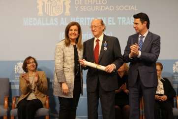 Bañez, Macías y Soria, este jueves en el Ministerio de Trabajo (Foto TA)