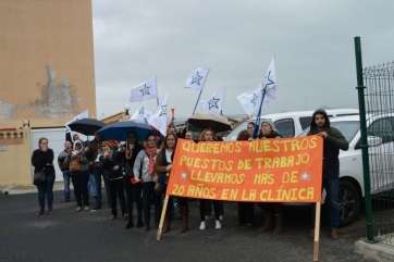 Trabajadores este lunes durante la protesta (Foto TA)