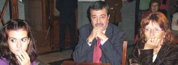 Adolfo Santana, en El Casino de Telde, con su esposa e hija, en un imagen de archivo que data de diciembre de 2006 (Foto TA)