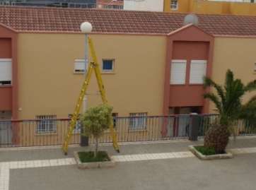 Mejoras en el alumbrado de las Casas Rosas (Foto TA)