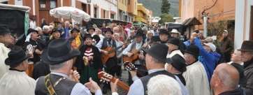Grupo musical en el casco de Valsequillo (Foto TA)