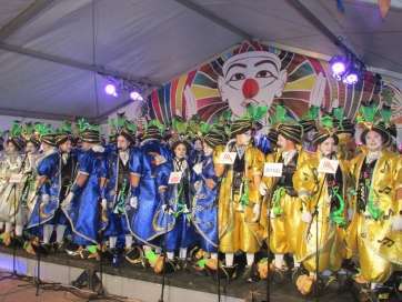 Momento de la actuación de la murga teldense (Foto TA)