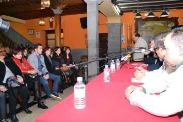 Mesa presidencial del homenaje a Santana (Foto TA)