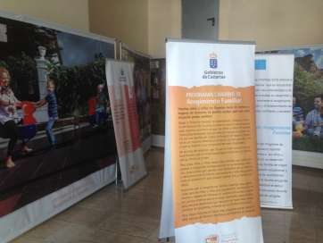 Imagen de la muestra instalada en el hall del Teatro Juan Ramón Jiménez de Telde (Foto TA)