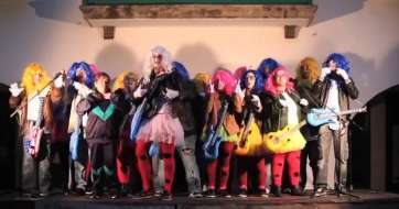 La murga, en un momento de la grabación del video (Foto TA)