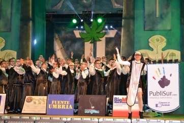 Imagen de la murga de Los nietos de Sary Mánchez durante su actuación en los Carnavales de Telde 2014 (Foto TA)