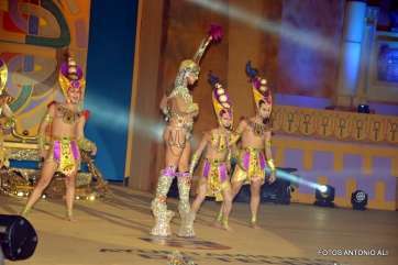 Actuacion de unos de los drag (Foto Antonio Alí)