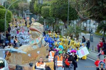 El desfile a su paso por la fuente de Telde (Foto Antonio Alí)