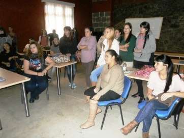 Imagen de alumnos del curso Comercio Joven en la Máquina del Azúcar (Foto TA)