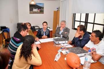 Momento de la reunión de este miércoles en Jinámar de la consejera insular de Transportes con miembro de RSP 