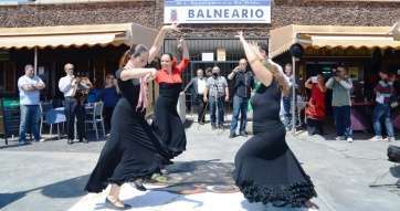 Exhibición de un baile de sevillanas, después de la rueda de prensa (Foto TA)