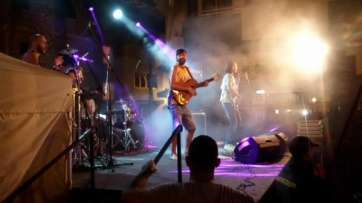 Momento de la actuación de El Vega (Foto TA)