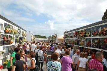 Imagen de archivo del cementerio de San Juan un día de Difuntos (Foto TA)