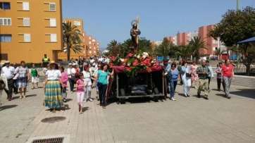 La procesión de este domingo, en el parque central de Las Remudas (Foto TA)