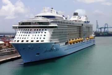El crucero en el muelle capitalino (Foto Jesús Ruiz Mesa)