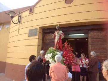 Imagen de archivo del momento de la salida del trono de la Iglesia de La Garita (Foto TA)