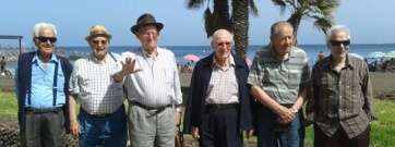 El ex político del PP José Macías celebrando su cumpleaños con sus amigos (Foto TA)