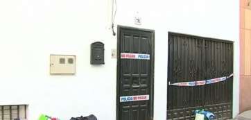 Imagen de la fachada de la residencial de Ojos de Garza precintada por la Policía (Foto TA)