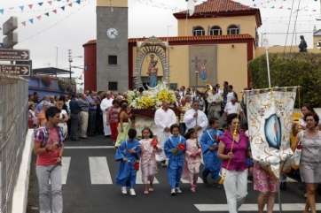 Imagen de archivo de la procesión de la Virgen de las Nieves por las calles de Lomo Magullo (Foto Acfi Press)