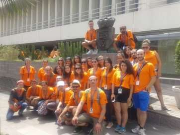 Foto de grupo de los participantes en el campo de trabajo (Foto TA)