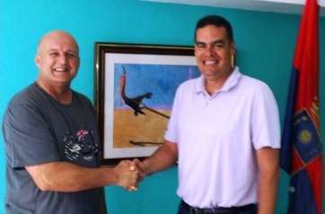 El concejal Diego Ojeda (d) con el organizador del evento (Foto TA)