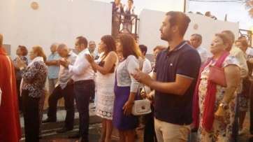 La alcaldesa acudió a la procesión religiosa (Foto TA)