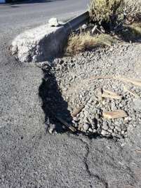 Imagen del socavón en la calle La Lombarda (Foto TA)