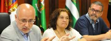El concejal teldense Gregorio Viera, en la mesa de la reunión con el presidente del Cabildo grancanario (Foto Acfi Press)