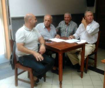 De izquierda a derecha, los directivos Iván Naranjo, Claudio Ojeda y Antonio Santana, y el gerente de González Martell SL (Foto TA)