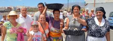 Las vendedoras de pescado fresco, minutos después de la escenificación (Foto Antonio Alí)