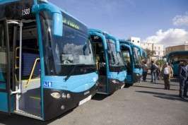 Imagen de archivo de varios vehículos de Global en Telde (Foto TA)