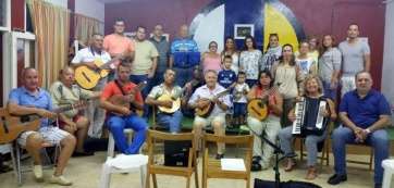 Momento de la visita del edil al grupo musical (Foto TA)